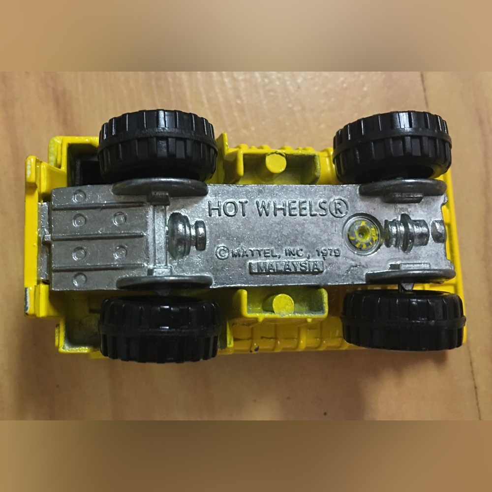 Vintage Hot Wheels Yellow Dumptruck - Picture 12 of 12